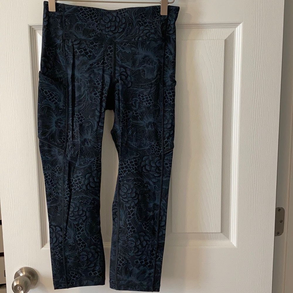 Lululemon crops